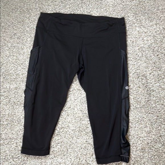 lululemon athletica Pants - Lululemon size 10 cropped black leggings